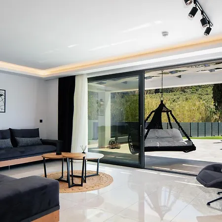 Del Sur Luxury Villa, Heated Pool & Utter Privacy, By Thinkvilla Villa Lefkogeia
