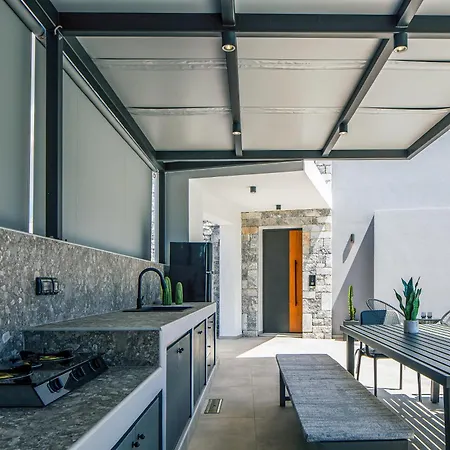 Del Sur Luxury Villa, Heated Pool & Utter Privacy, By Thinkvilla Villa *