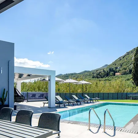 Del Sur Luxury Villa, Heated Pool & Utter Privacy, By Thinkvilla Villa