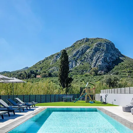 Del Sur Luxury Villa, Heated Pool & Utter Privacy, By Thinkvilla *